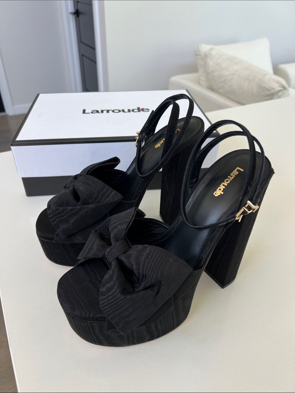 Larroude elle platform open toe chunky heels Ariana black with bows 9.5